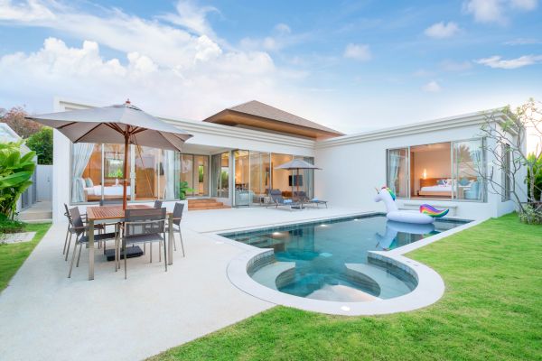 Pool Deck Pouring in Englewood